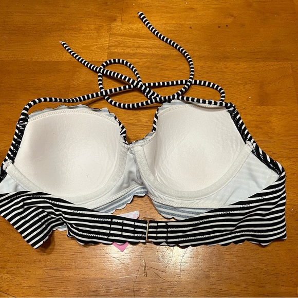 Victoria’s Secret bikini top - Picture 2 of 3